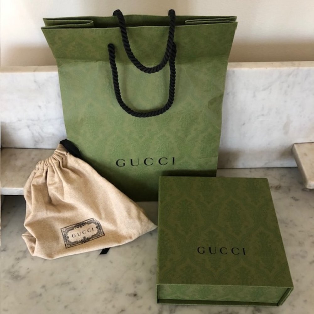 GUCCI Gift Present Set - Textured Green Logo Magnetic Box, Dust Bag & Gi…